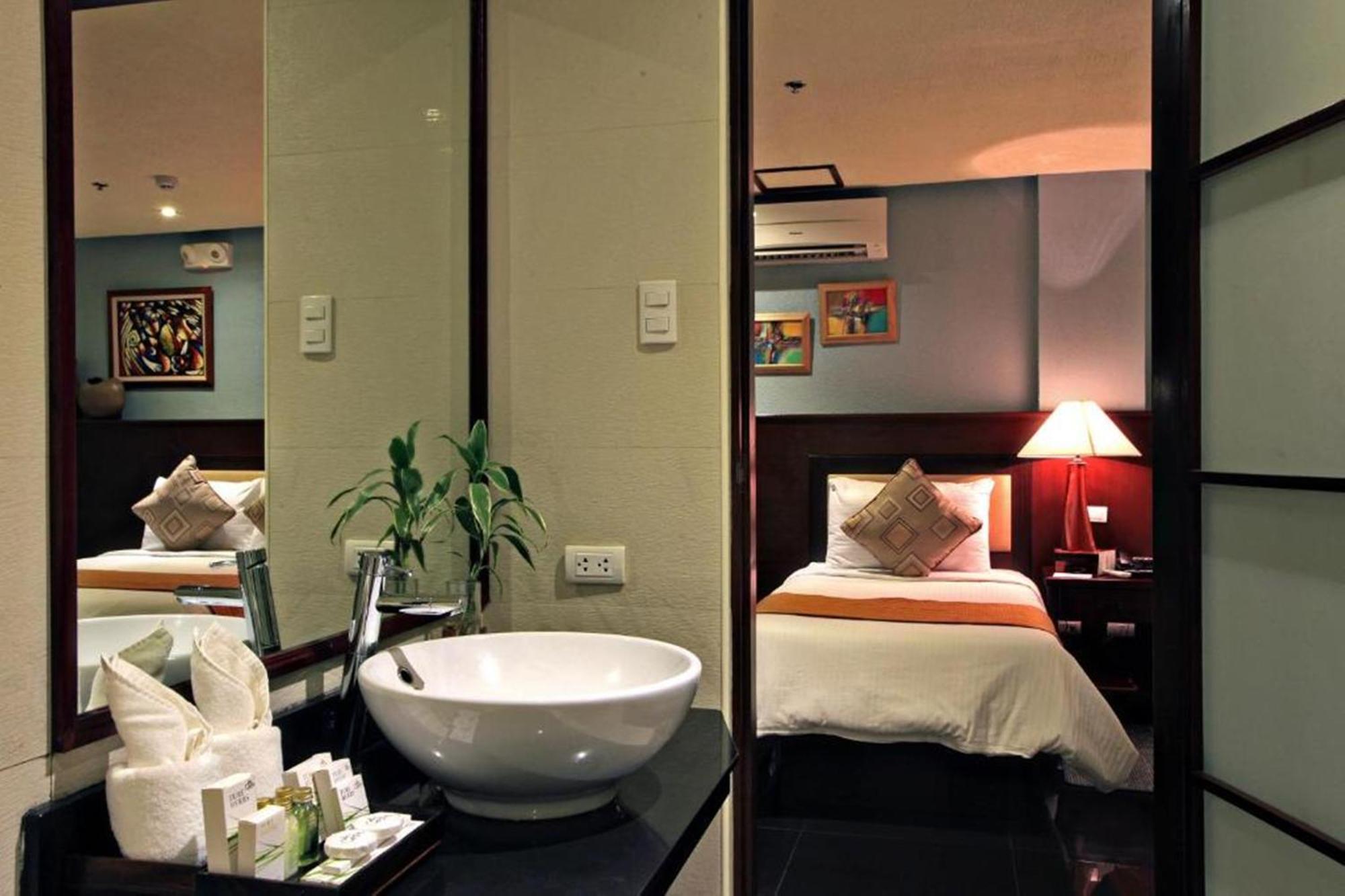 Hotel Centro Puerto Princesa Near Airport Ngoại thất bức ảnh