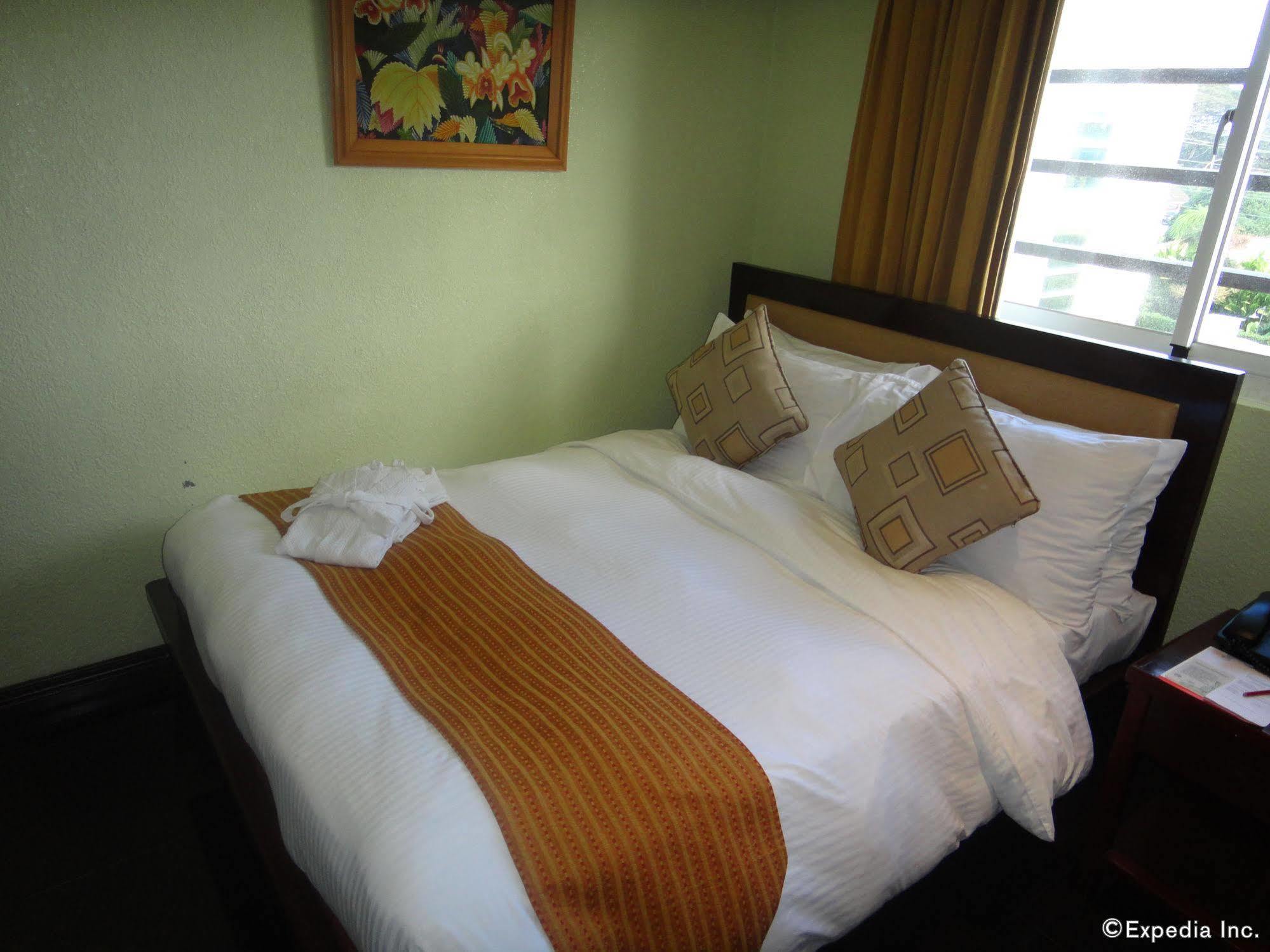 Hotel Centro Puerto Princesa Near Airport Ngoại thất bức ảnh
